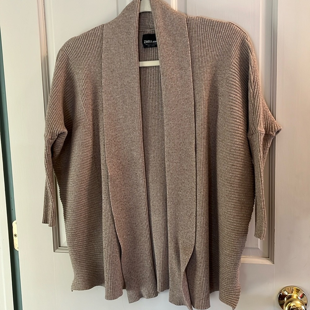 Cardigan with shawl collar.